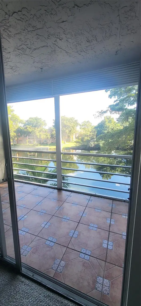 Address Withheld By Seller, Tamarac, FL 33321