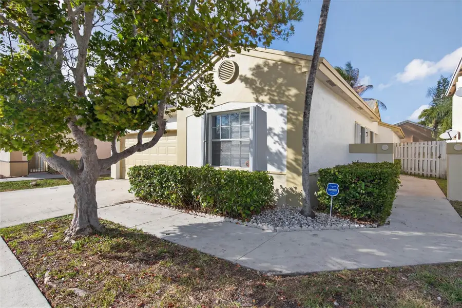 351 E Riverbend Drive, Sunrise, FL 33326 - #2