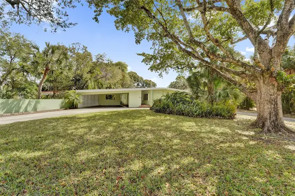 720 E Country Club Circle, Plantation, FL 33317