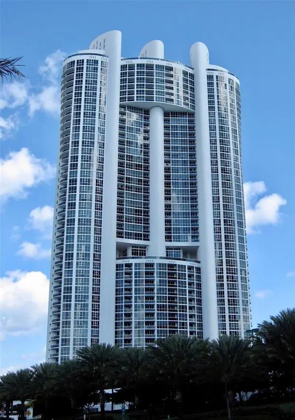 18201 Collins Avenue #3301A, North Miami Beach, FL 33160