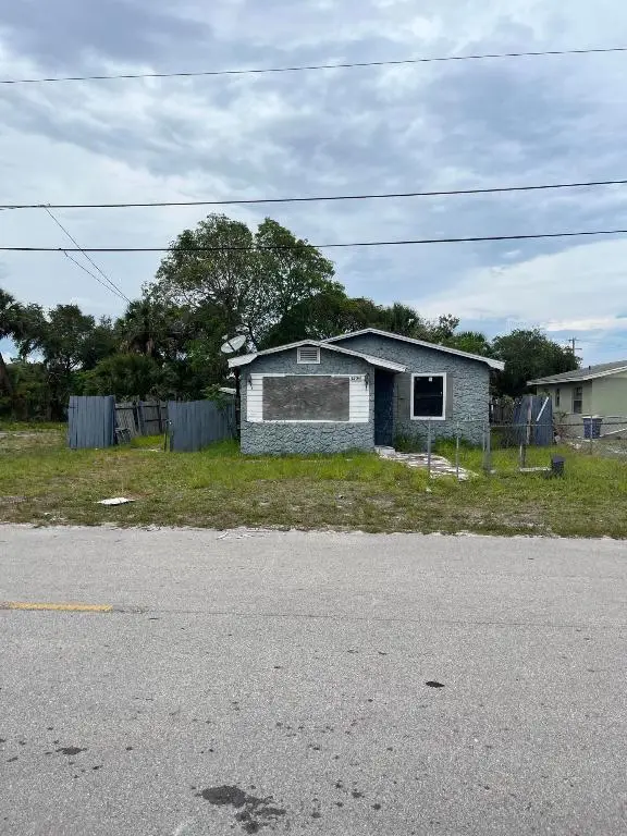 1204 Avenue K Avenue, Fort Pierce, FL 34950 - #3