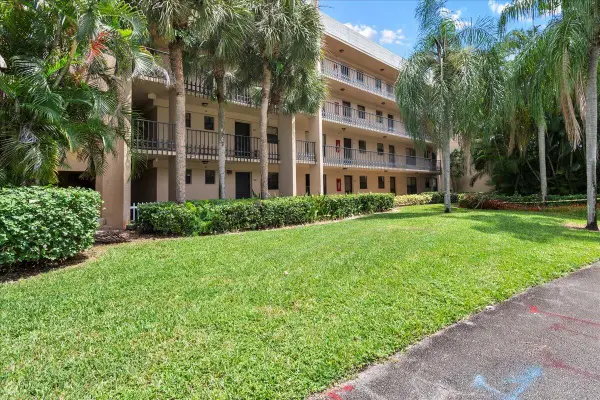4760 Lucerne Lakes Boulevard W #105, Lake Worth, FL 33467