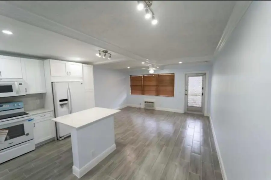 309 Windsor N, West Palm Beach, FL 33417 - #2
