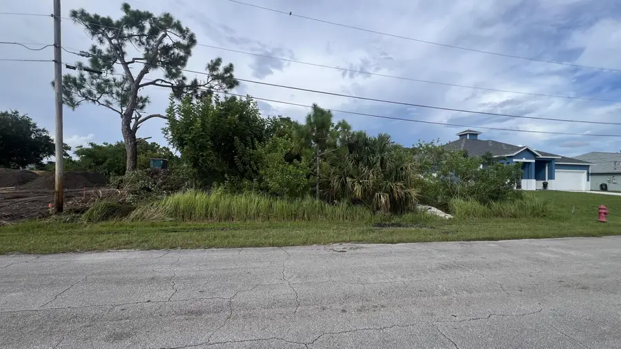 2607 SW Fair Isle Road, Port Saint Lucie, FL 34987 - #2