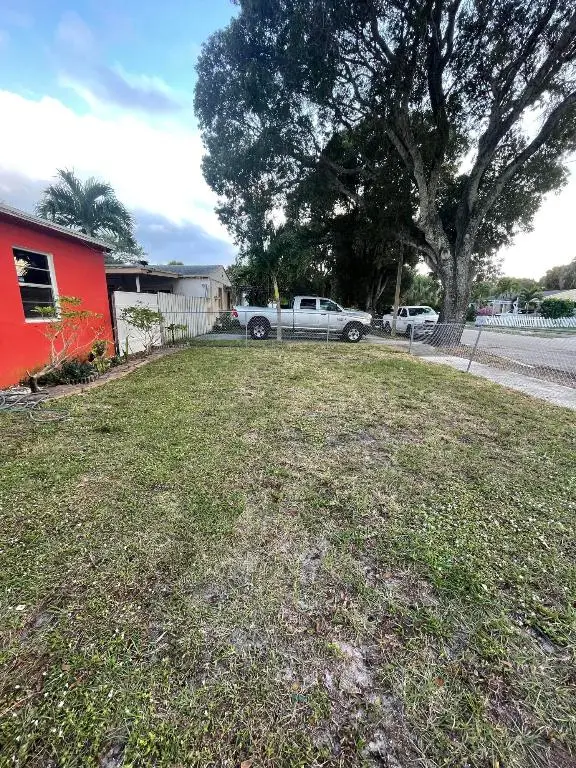 3024 Glenwood Road, West Palm Beach, FL 33405 - #3