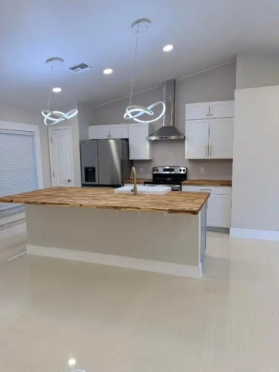 2118 NE 22nd Place, Cape Coral, FL 33909