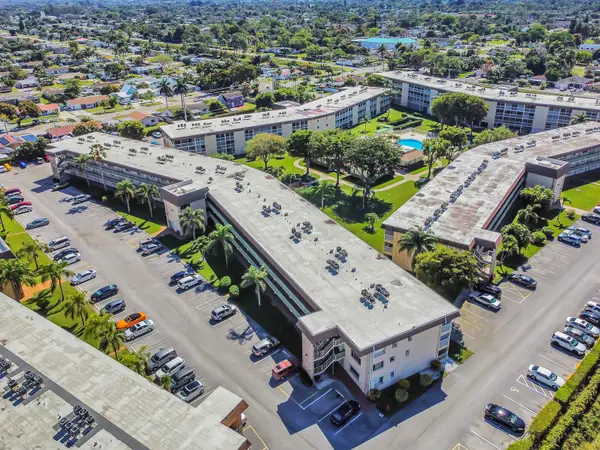 700 Village Green Court #221, Lake Worth Beach, FL 33461