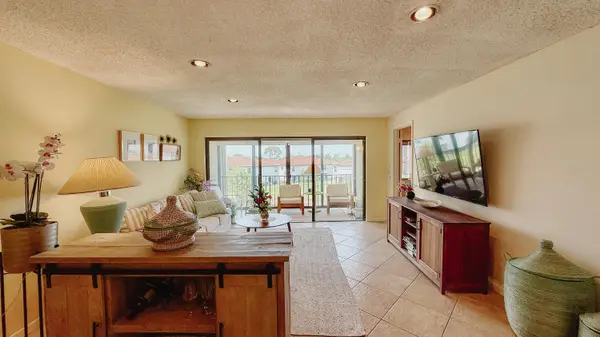 4090 Tivoli Court #303, Lake Worth, FL 33467