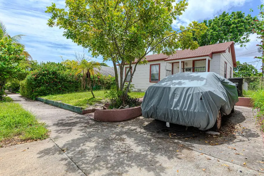 822 30th Court, West Palm Beach, FL 33407 - #3