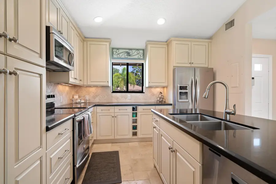 711 Club Drive, Palm Beach Gardens, FL 33418 - #2