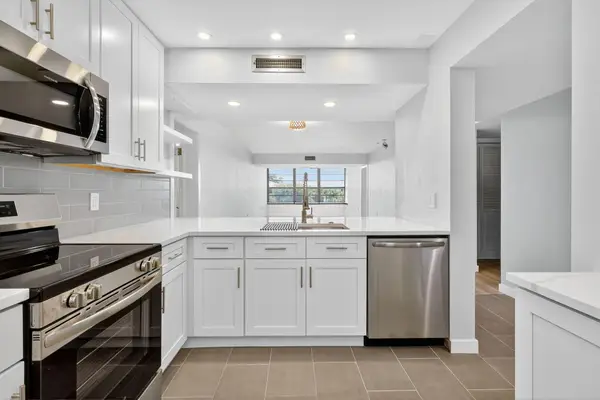 3710 Whitehall Drive #404, West Palm Beach, FL 33401