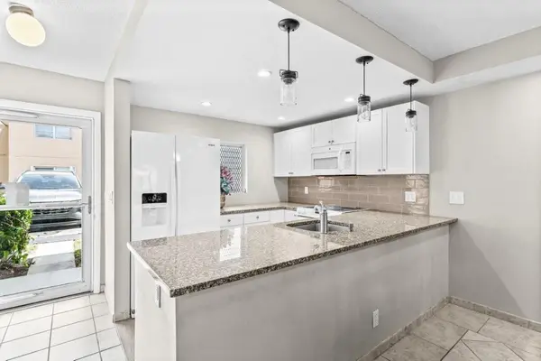 2191 NE 1st Court #Apt 106, Boynton Beach, FL 33435