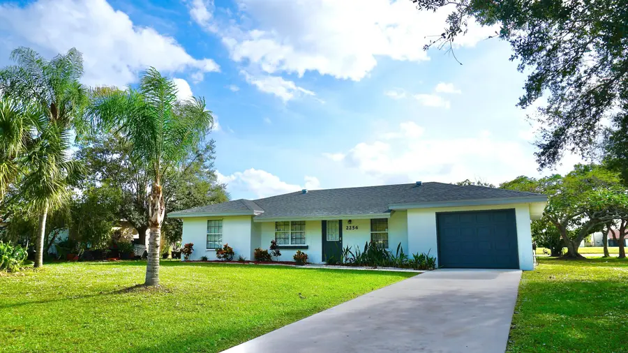 2256 SE East Dunbrooke Circle, Port Saint Lucie, FL 34952 - #2