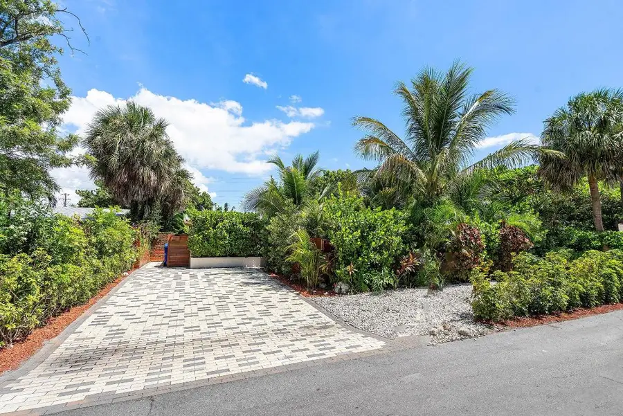 2041 NE 30th Street, Fort Lauderdale, FL 33306 - #2