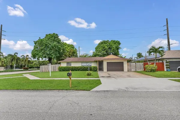 5001 Woodstone Circle, Lake Worth, FL 33463