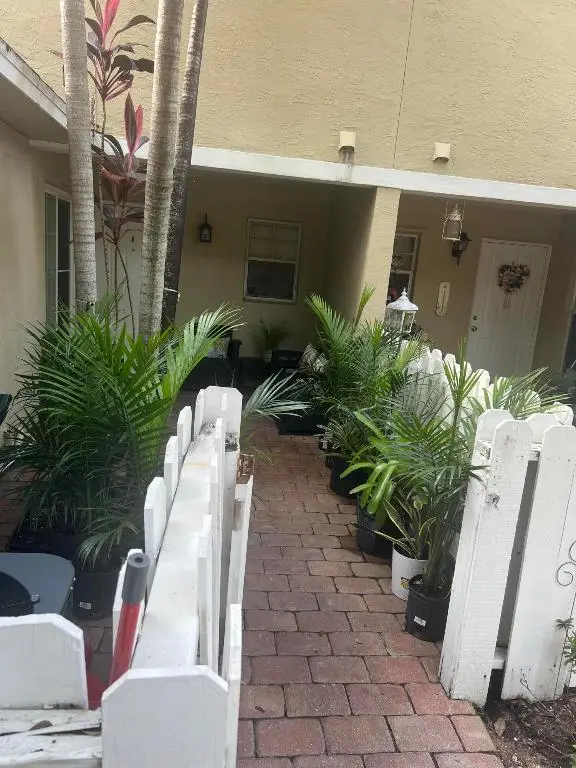 2102 N Maplewood Drive, Greenacres, FL 33415