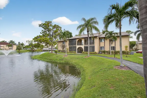 340 Pine Ridge Circle #B-2, Greenacres, FL 33463