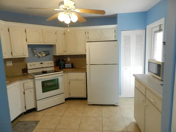 6 Greenway Village N #202, Royal Palm Beach, FL 33411