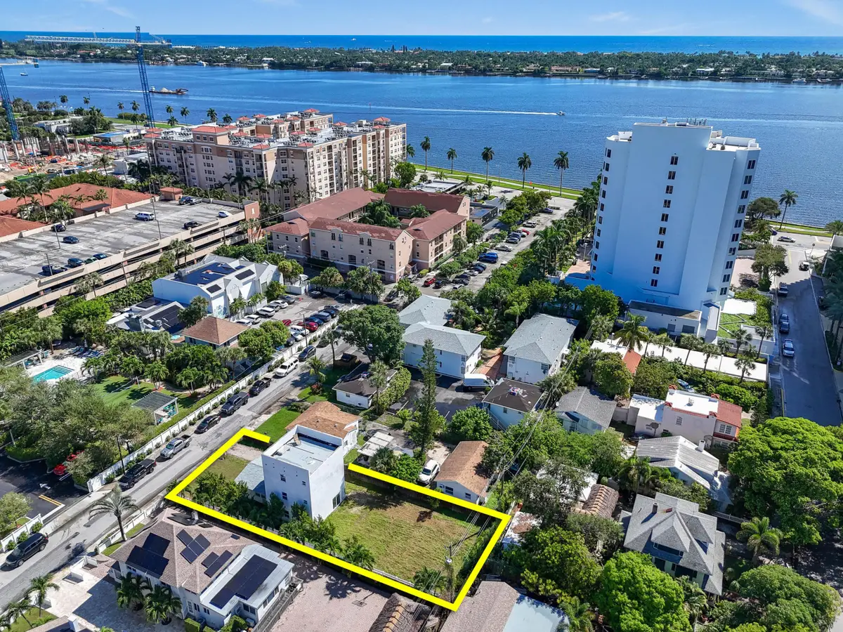 322 N Lakeside Court, West Palm Beach, FL 33407 - #1