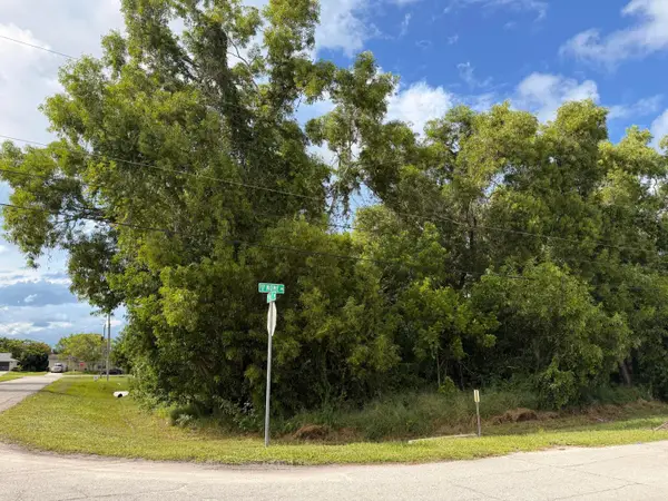 574 SE Nome Drive, Port St Lucie, FL 34984