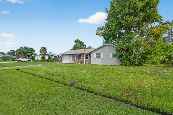 607 SE Forgal Street Se, Port St Lucie, FL 34983