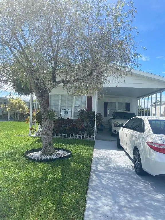 8 Florencia Ln, Port Saint Lucie, FL 34952 - #2