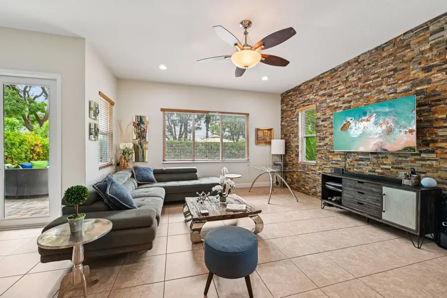 553 Gazetta Way, West Palm Beach, FL 33413 - #3