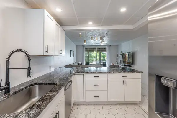 7100 NW 17th Street #220, Plantation, FL 33313