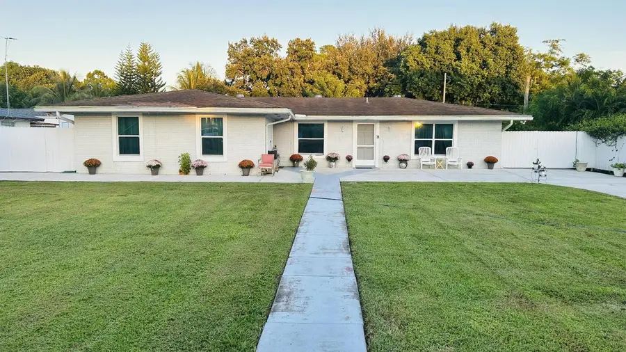 2084 Laura Lane, West Palm Beach, FL 33415 - #2