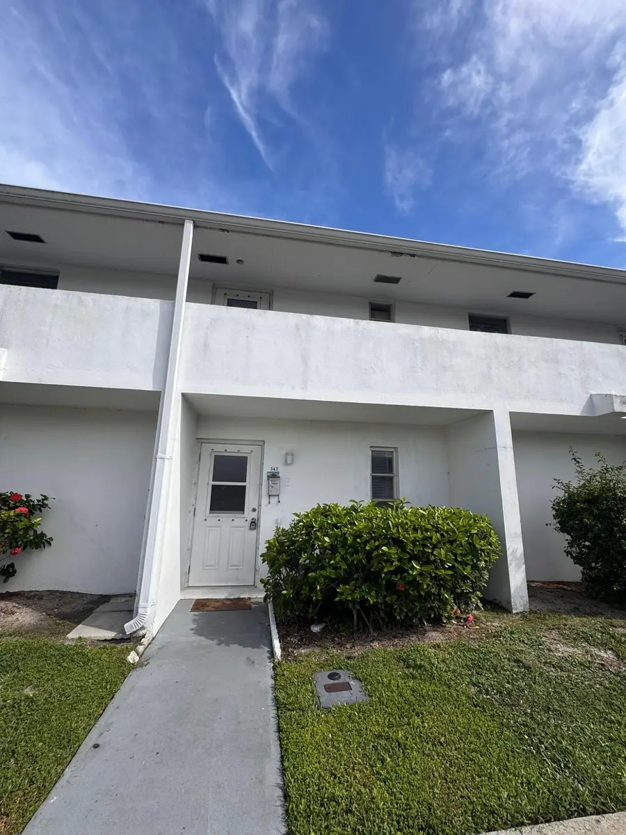 141 West Court, Royal Palm Beach, FL 33411 - #2