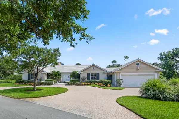 36 Country Road, Village Of Golf, FL 33436