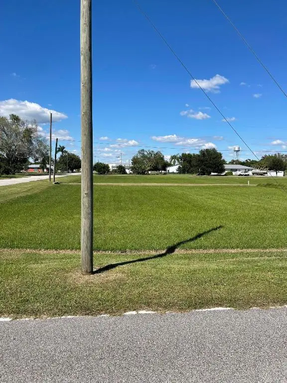 699 Avenue R Sw, Moore Haven, FL 33471 - #1
