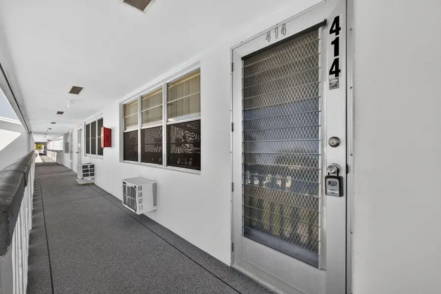 414 Windsor R, West Palm Beach, FL 33417 - #2