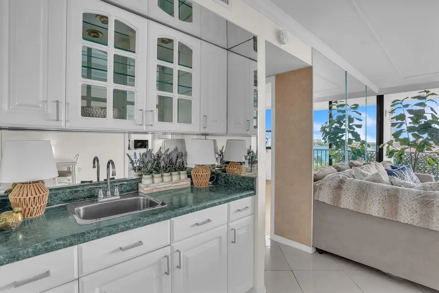 5600 N Flagler Drive #907, West Palm Beach, FL 33407 - #2