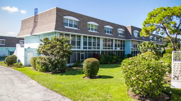 1901 Indian River Boulevard #E105, Vero Beach, FL 32960