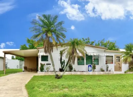 6226 S Joshua Lane, Lake Worth, FL 33462