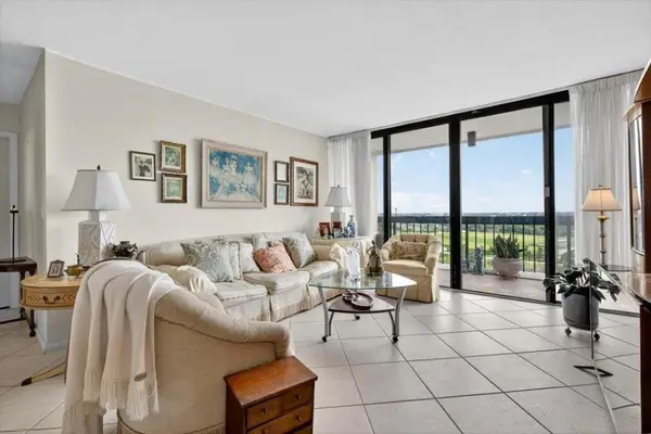 2425 Presidential Way #1502, West Palm Beach, FL 33401