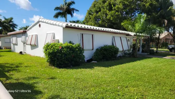 800 NE 3rd Street, Hallandale Beach, FL 33009