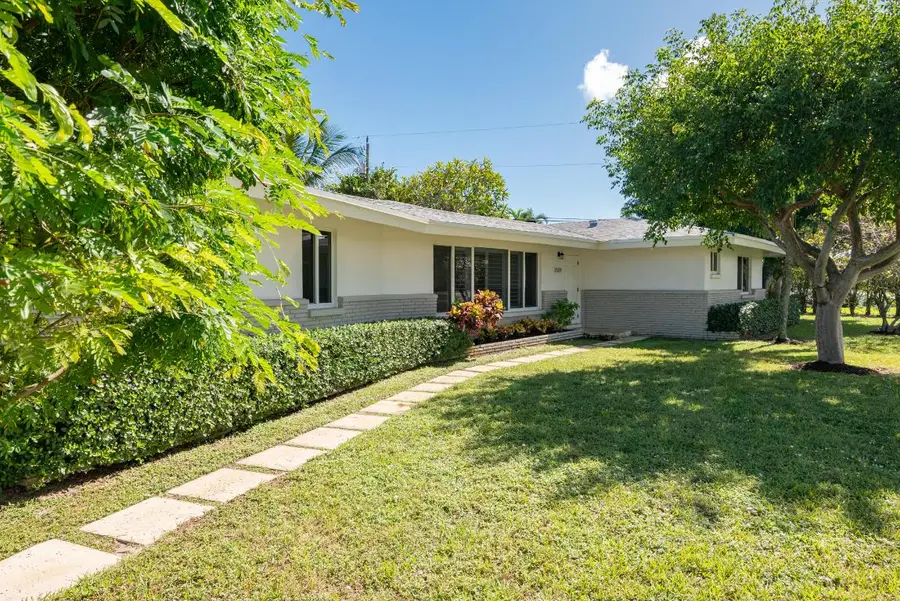 7504 Pine Tree Lane, Lake Clarke Shores, FL 33406 - #3