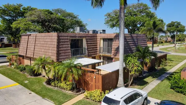 562 Springdale Circle #56-B, Palm Springs, FL 33461