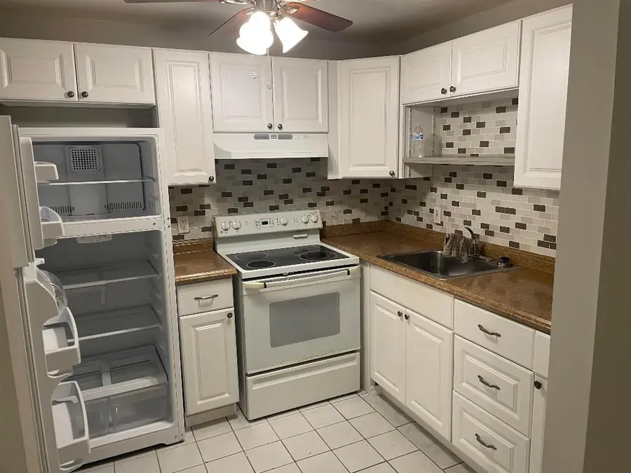 400 Village Green Circle W #202, Palm Springs, FL 33461 - #3