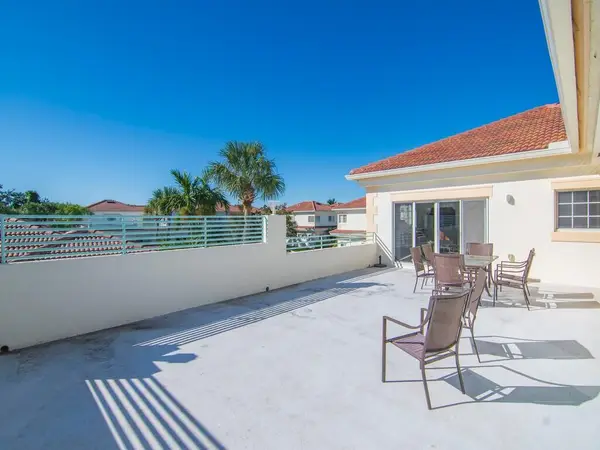 520 7th Square #201, Vero Beach, FL 32962