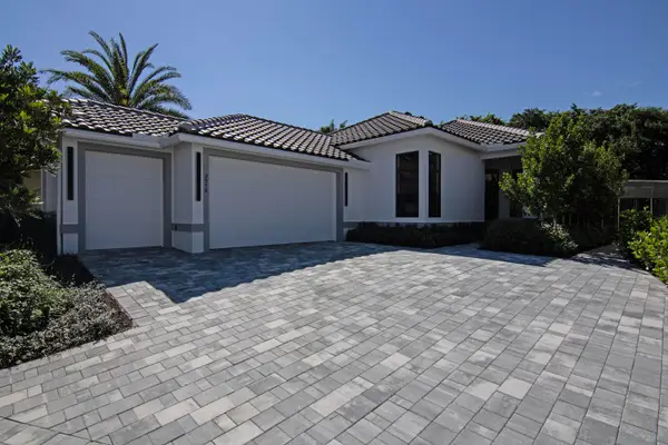 2579 Players Court, Wellington, FL 33414