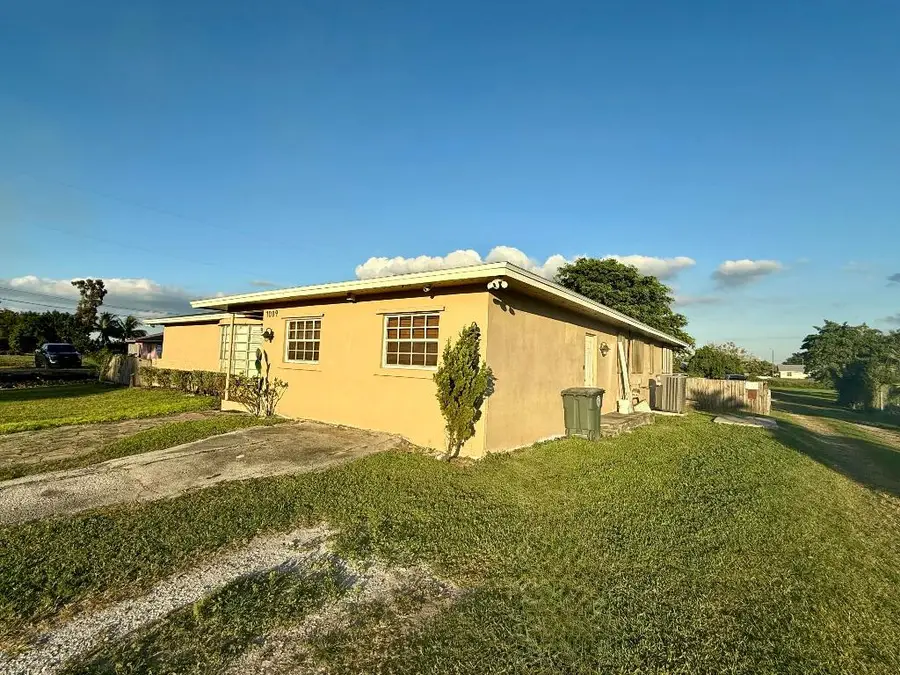 1009 NE 18th Street, Belle Glade, FL 33430 - #2