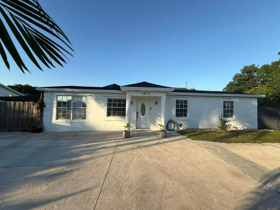 1613 Sherwood Avenue, West Palm Beach, FL 33407 - #2
