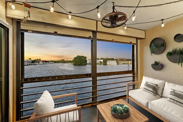 313 Lake Circle #212, North Palm Beach, FL 33408