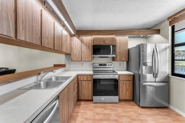 3540 Whitehall Drive #203, West Palm Beach, FL 33401