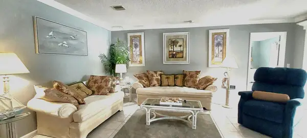 1205 S Lakes End Drive #D2, Fort Pierce, FL 34982