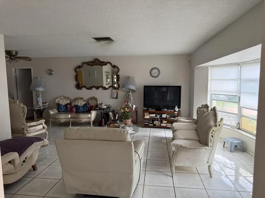 2360 NW 37th Terrace, Lauderdale Lakes, FL 33311 - #2