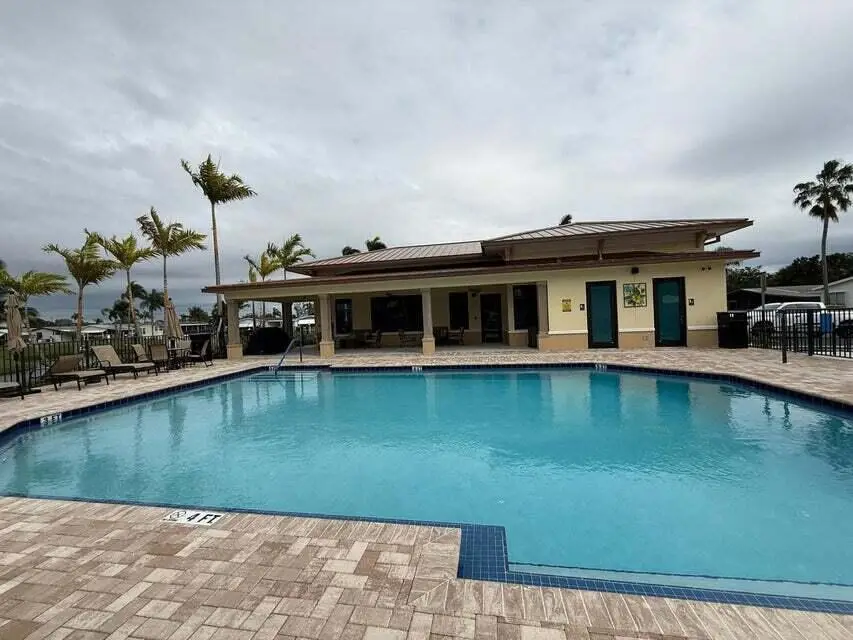 6085 Seashore Drive, Atlantis, FL 33462 - #2